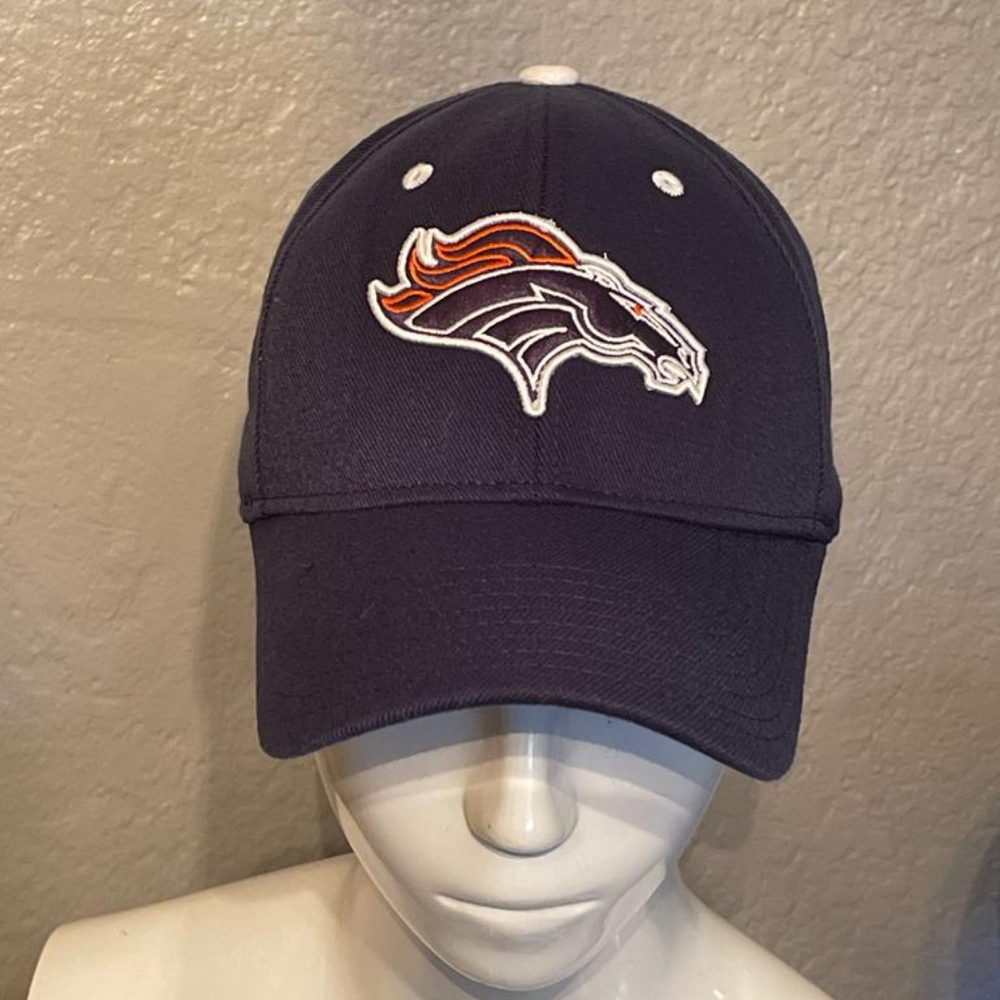 Broncos men's hat color blue size L/XL